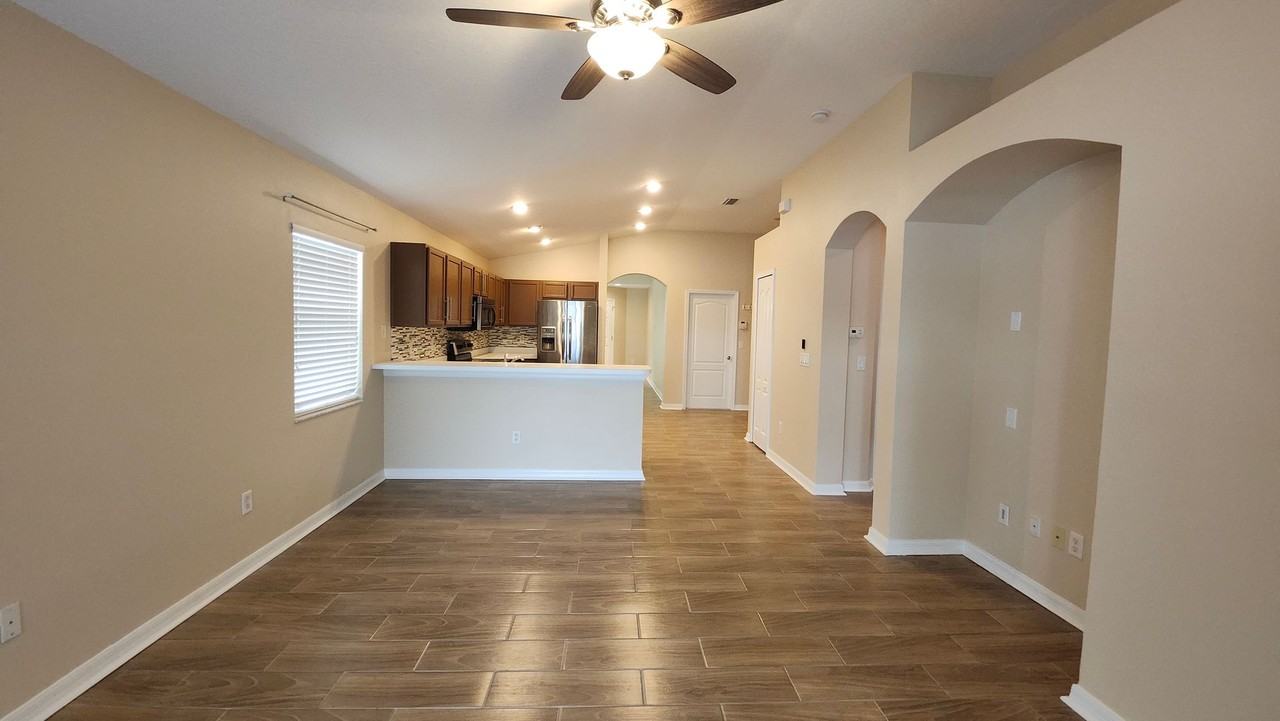 7955 Carriage Pointe Dr - Photo 5 of 16