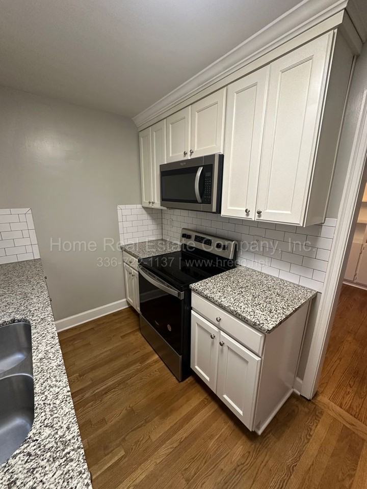 348 Pennsylvania Ave - Photo 6 of 16