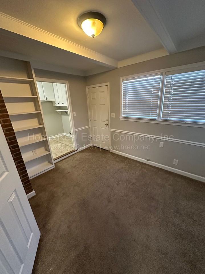 348 Pennsylvania Ave - Photo 7 of 16