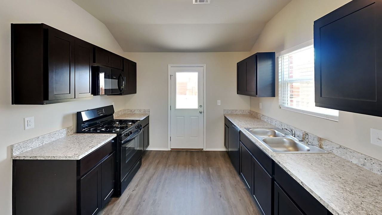 11720 Nw 99th Ter - Photo 4 of 15