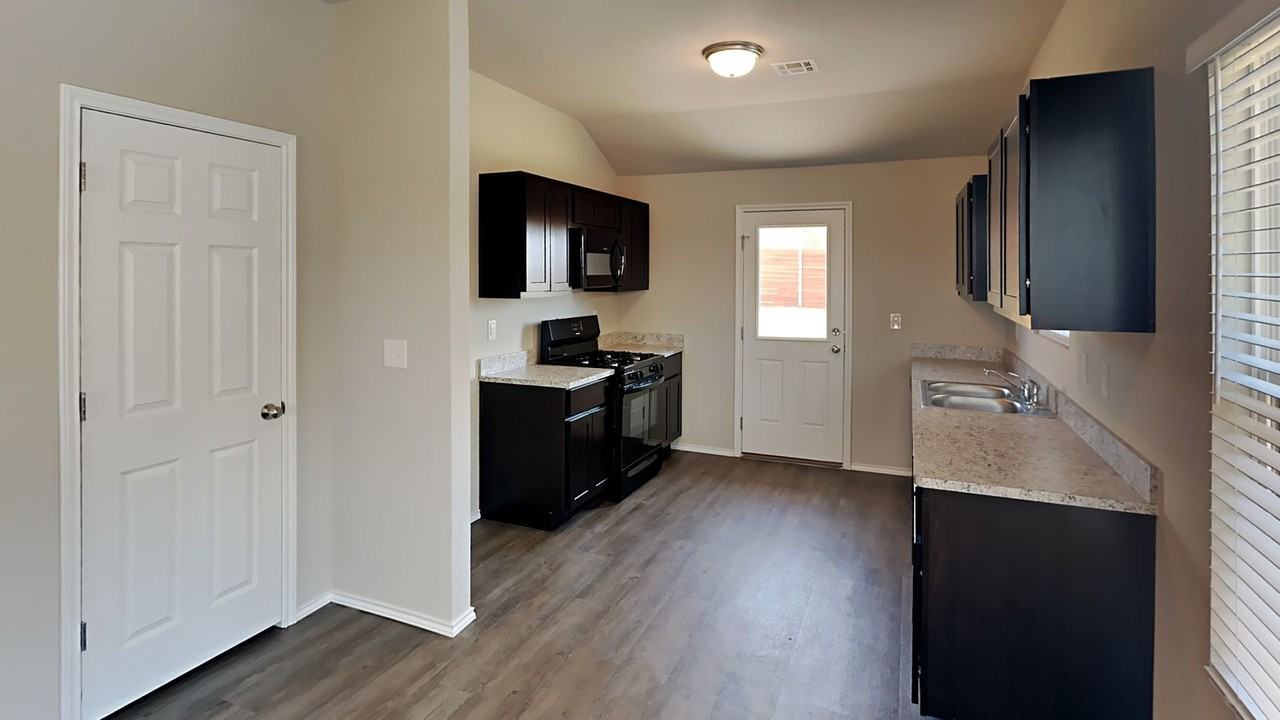 11720 Nw 99th Ter - Photo 5 of 15