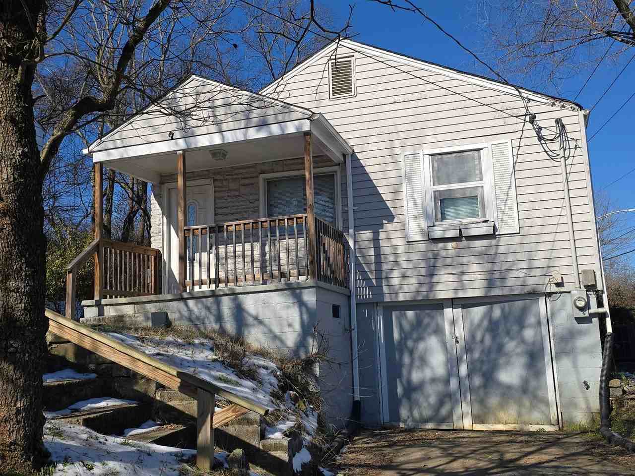 2541 Brown Ave - Photo 2 of 12