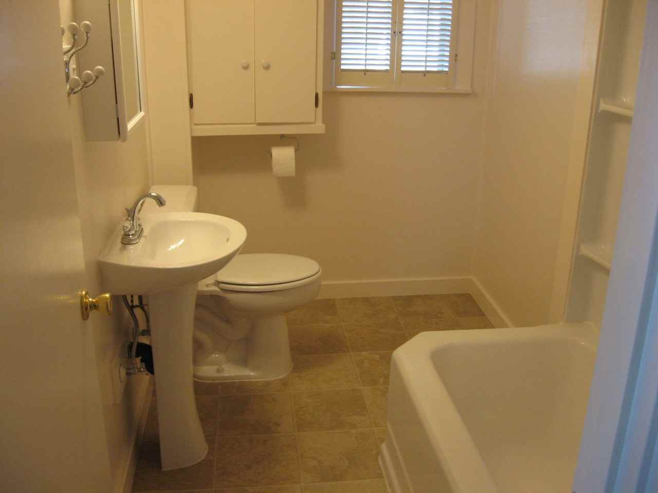 87 Se E St - Photo 3 of 5