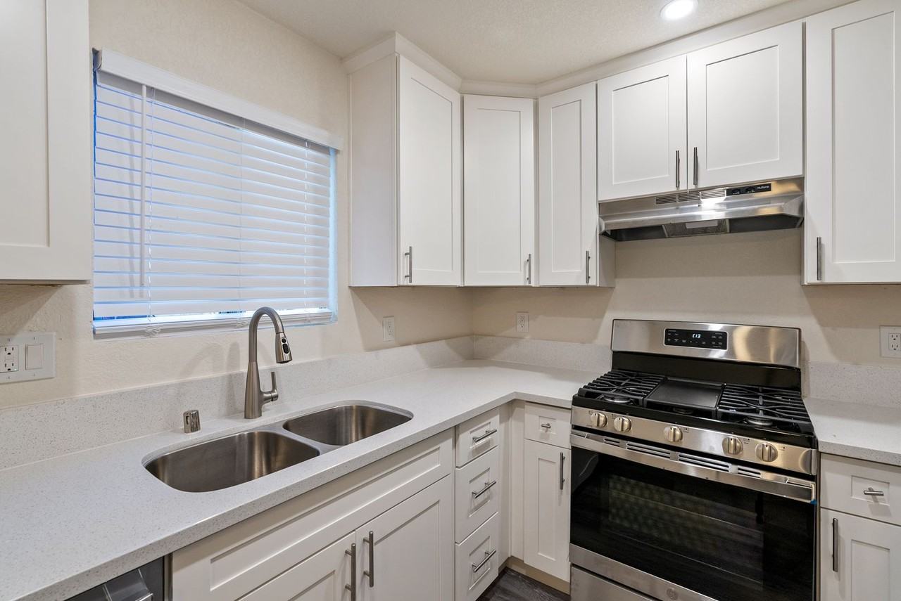 1717 Pine Street - Photo 2 of 25