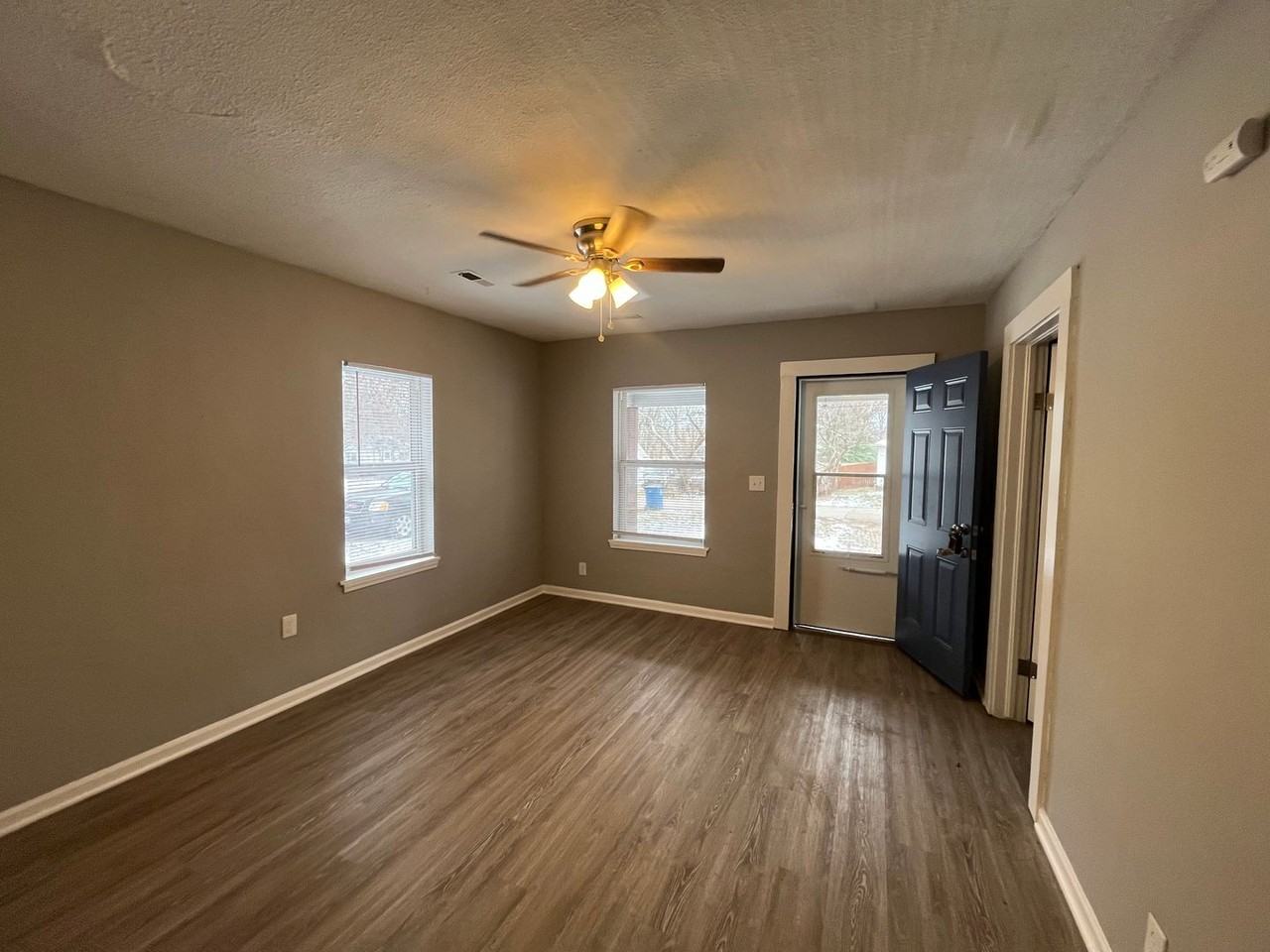 632 N Phelps Ave - Photo 2 of 14