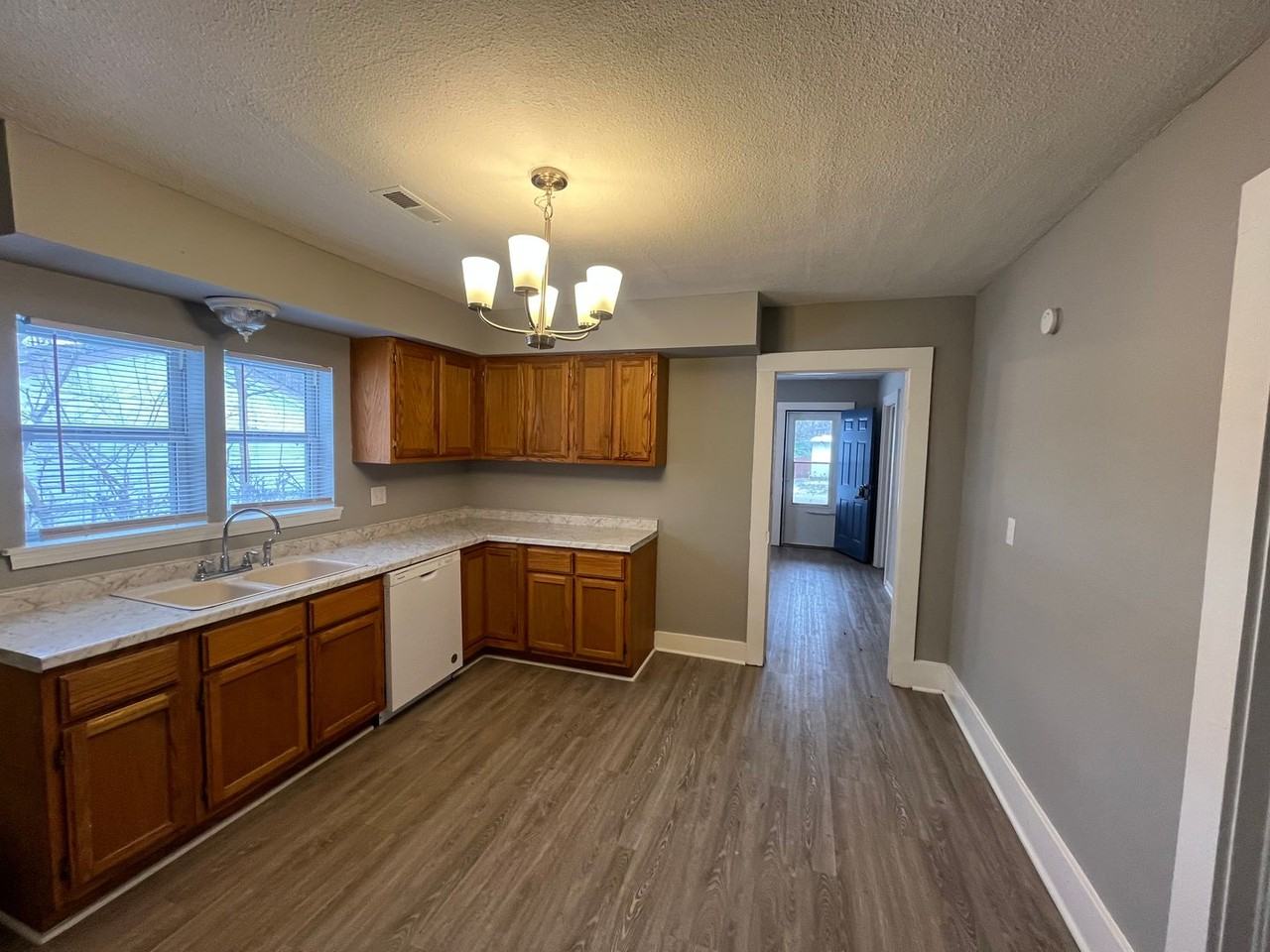 632 N Phelps Ave - Photo 4 of 14