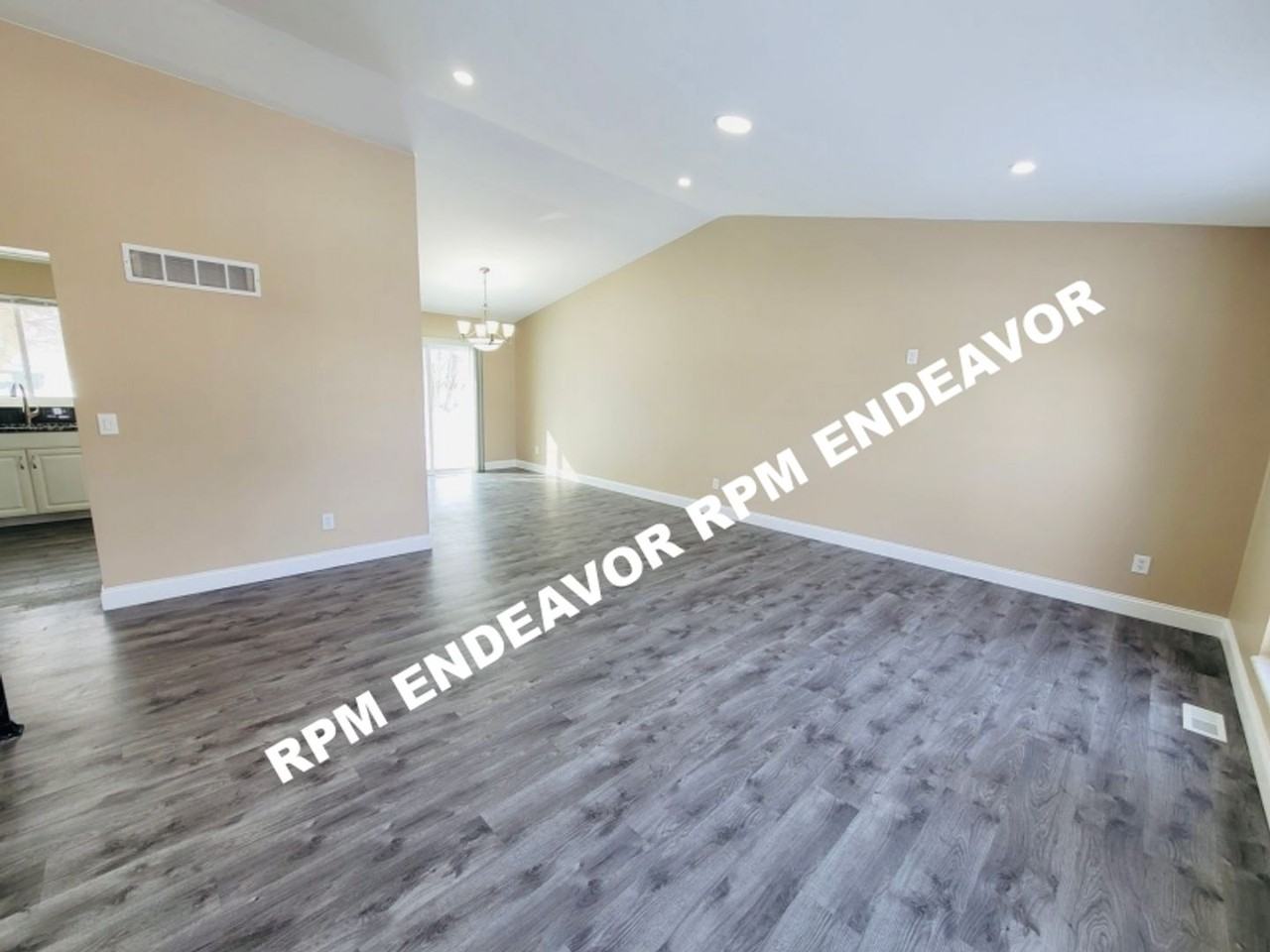 2029 Kentmore Ln - Photo 4 of 23