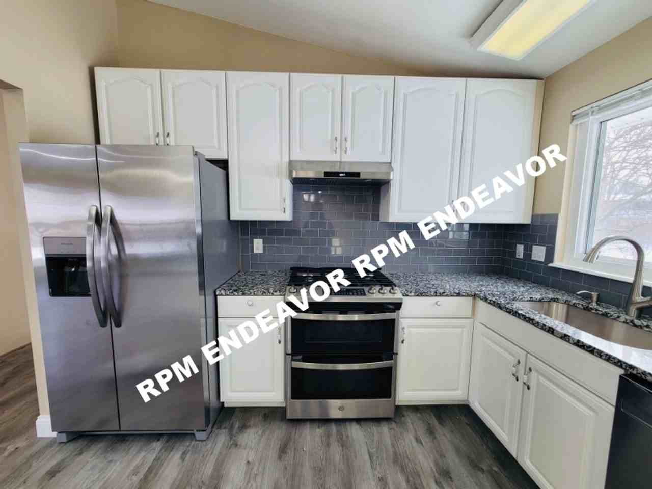 2029 Kentmore Ln - Photo 7 of 23