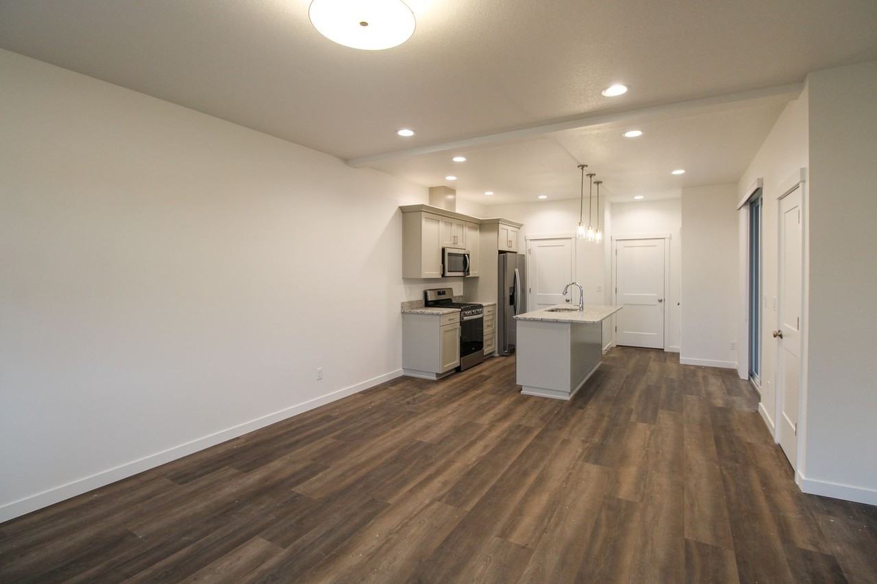 1684 Se Barberry Ave - Photo 3 of 26