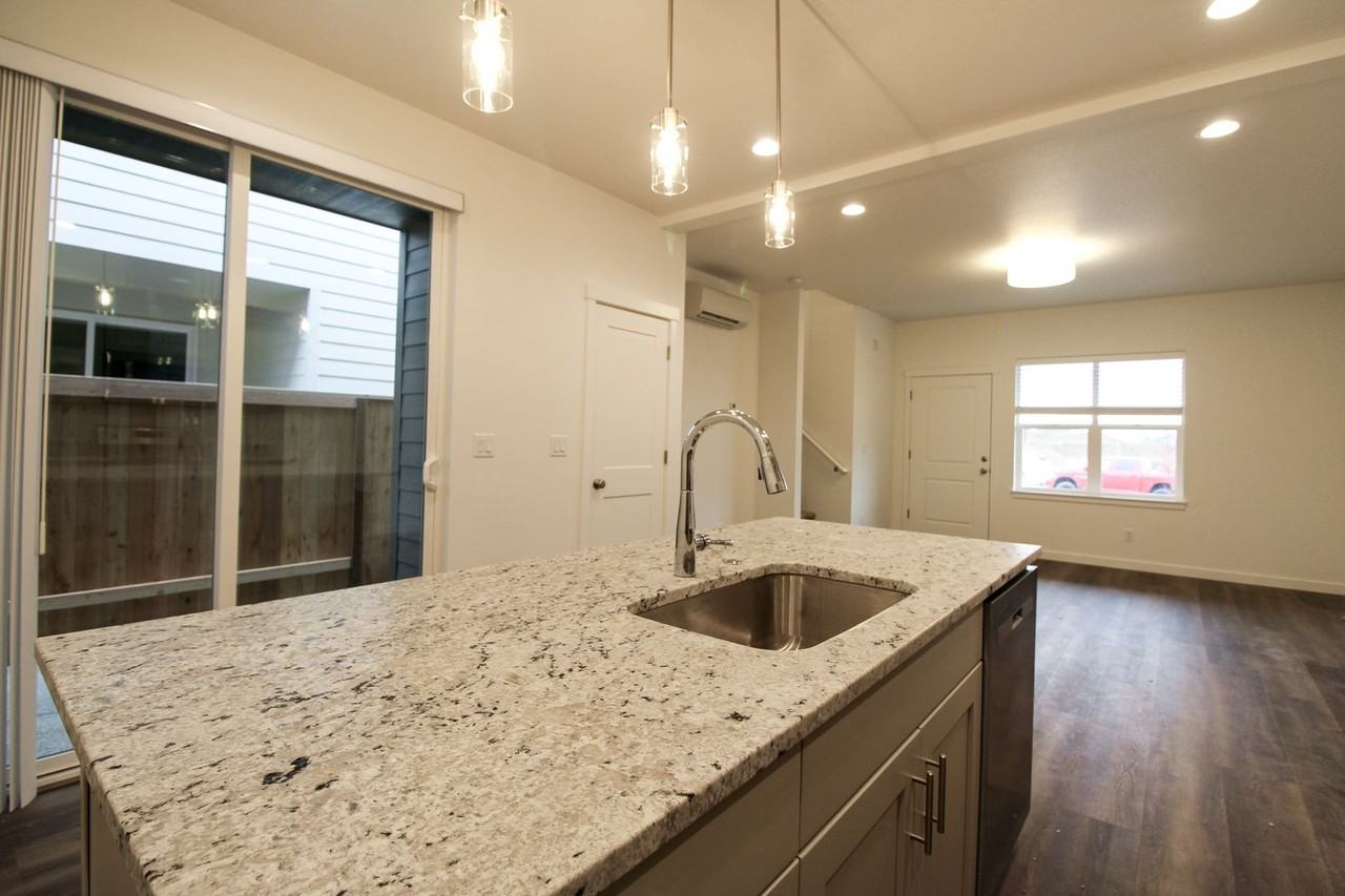 1684 Se Barberry Ave - Photo 7 of 26