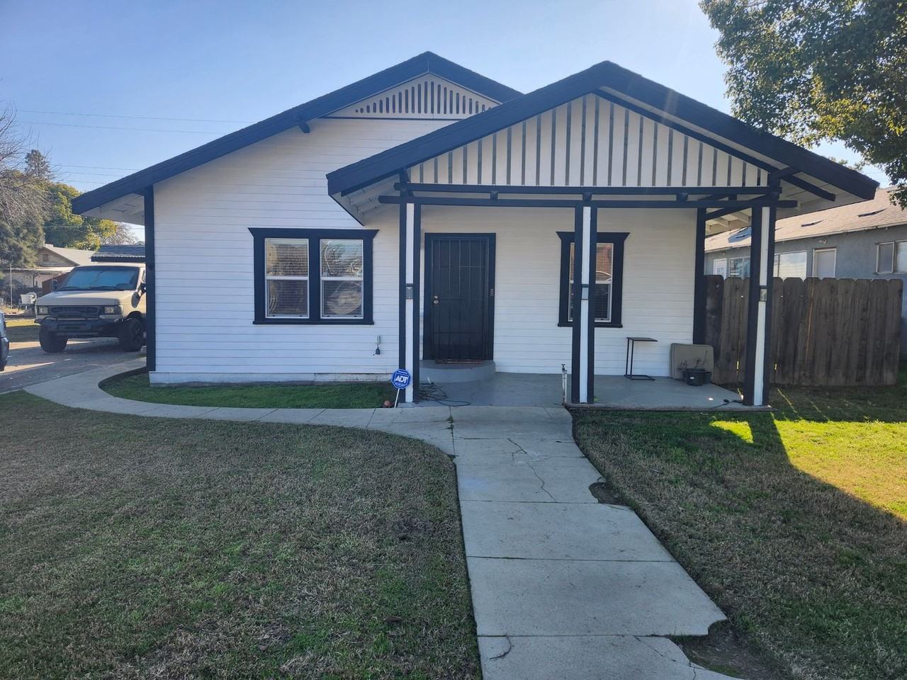 765 E San Joaquin Ave - Photo 2 of 24