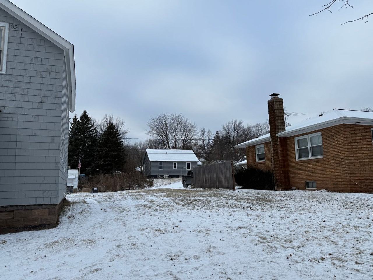 1105 102nd Ave W - Photo 2 of 14