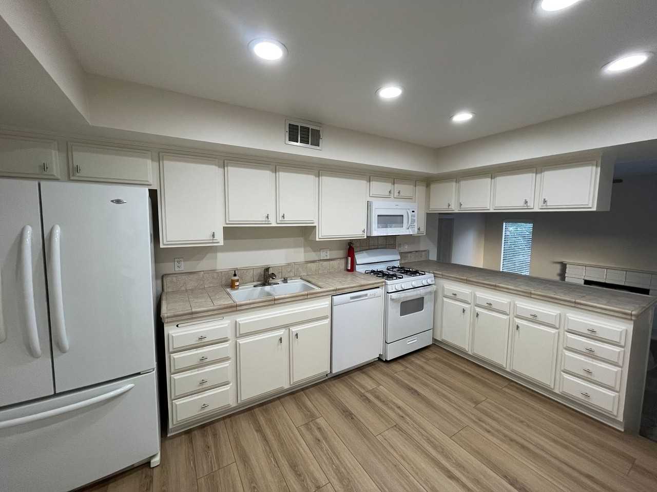 3315 Sunburst Pl - Photo 2 of 24