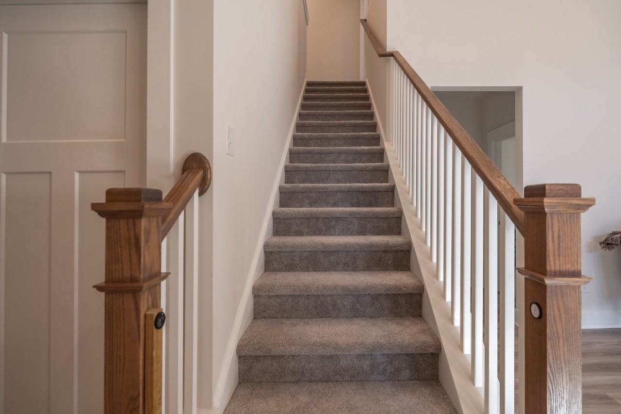 118 Whitman Way - Photo 4 of 34