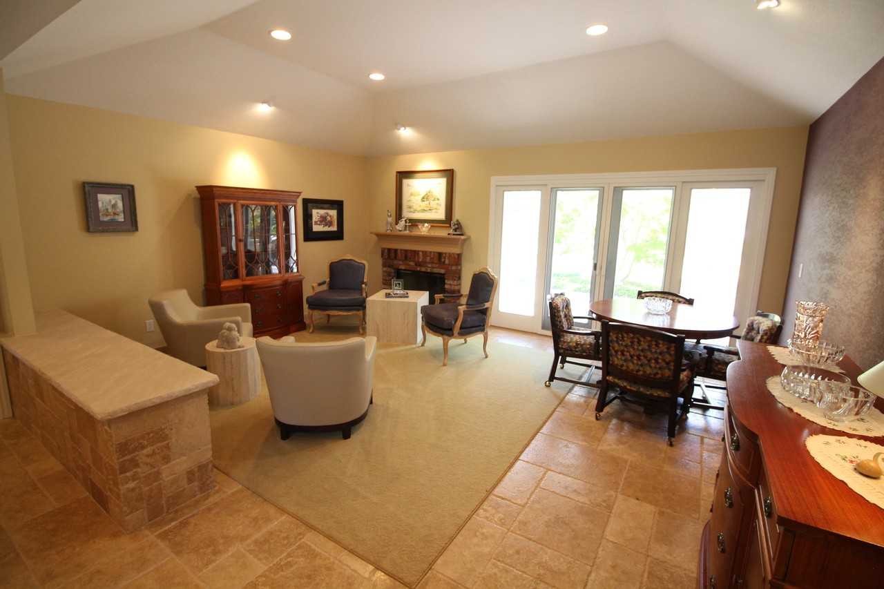 21555 Parvin Dr - Photo 2 of 20