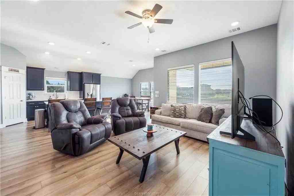 112 Windmill Road - Photo 2 of 36