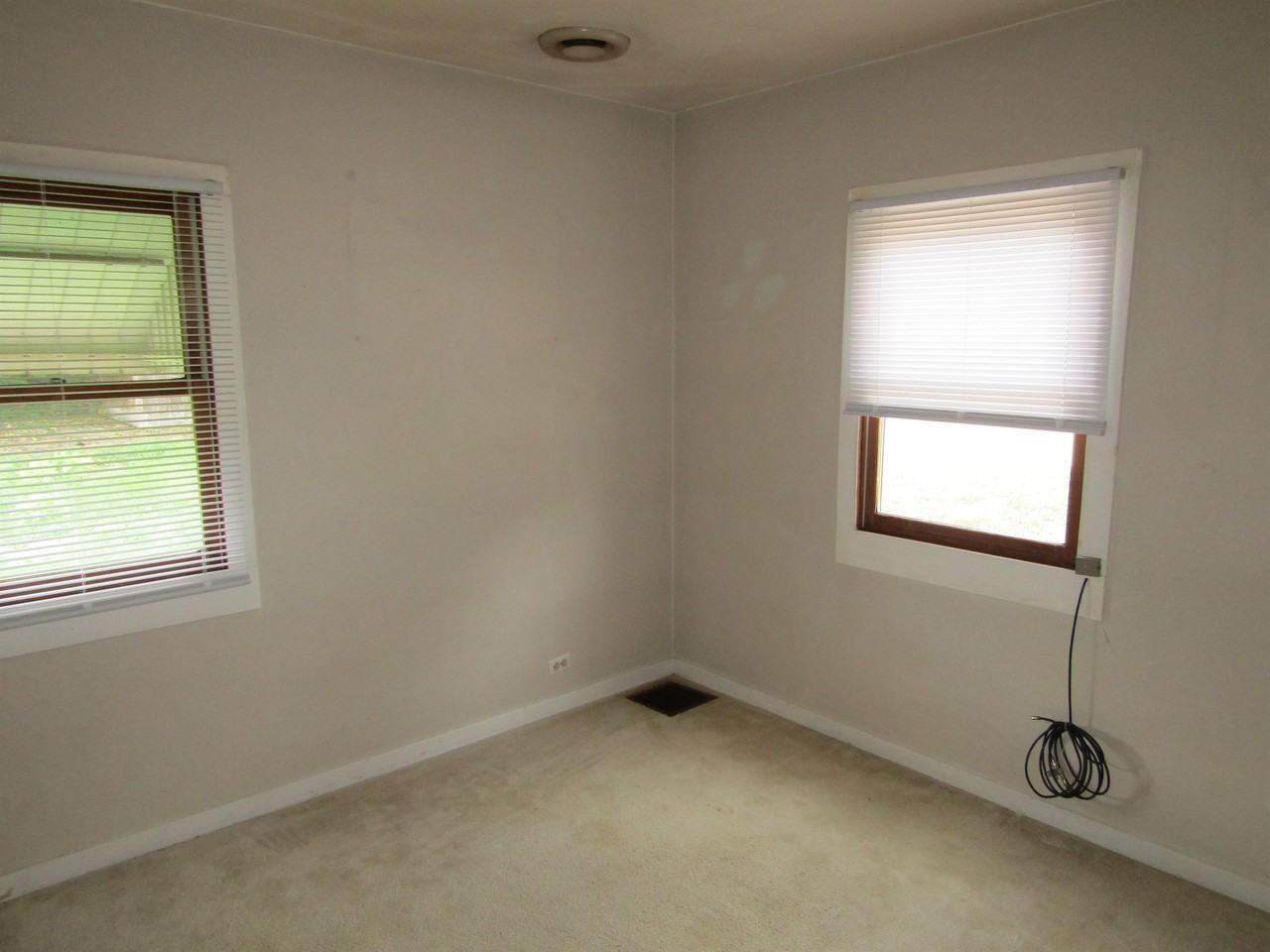 2123 Broadlawn Rd - Photo 2 of 23