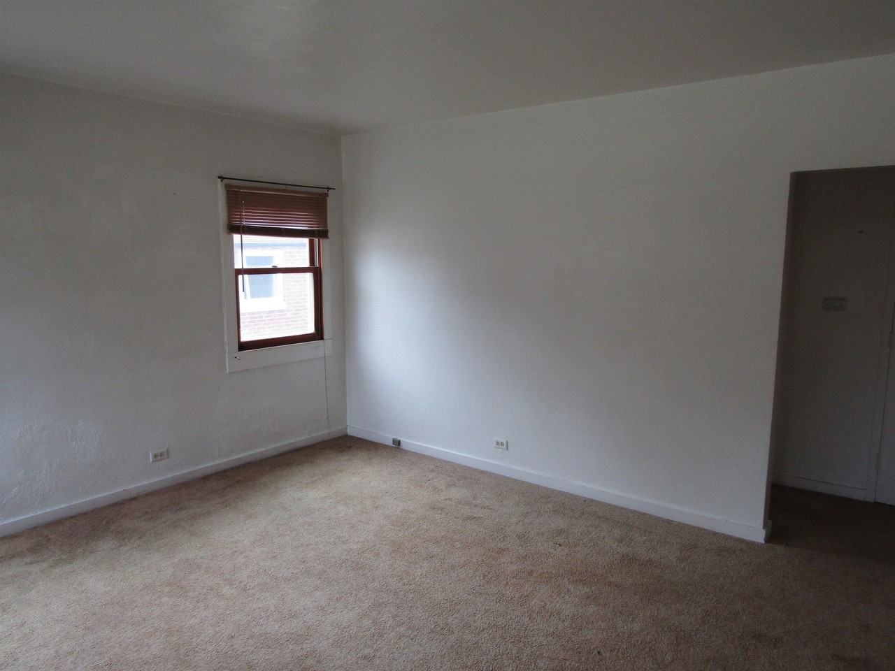 2123 Broadlawn Rd - Photo 3 of 23