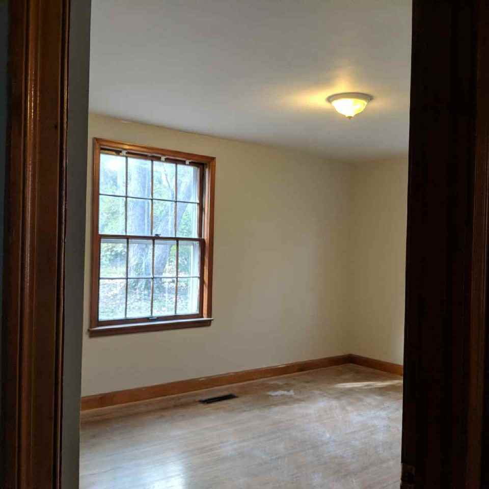 422 Thompson Ln - Photo 2 of 7