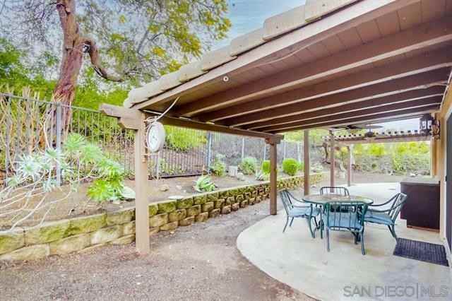 2743 Lobelia Rd - Photo 2 of 39