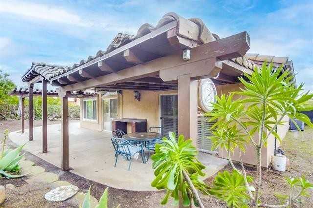 2743 Lobelia Rd - Photo 3 of 39