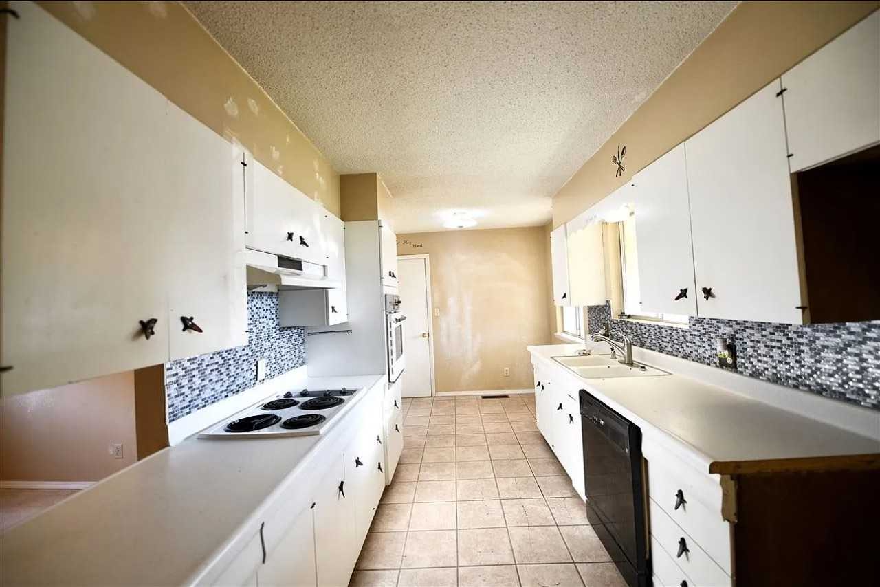 2505 Kansas Ave - Photo 2 of 10
