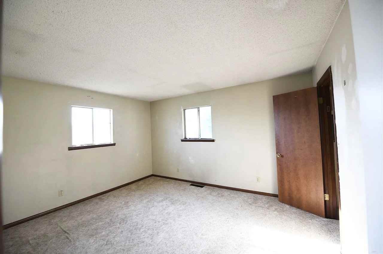 2505 Kansas Ave - Photo 3 of 10