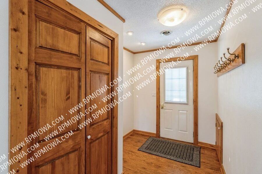 1113 193rd St - Photo 3 of 29