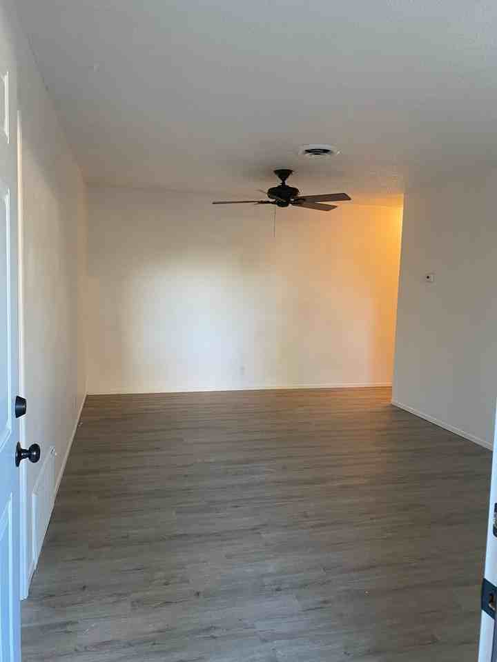2429 Mariposa Ave - Photo 2 of 16