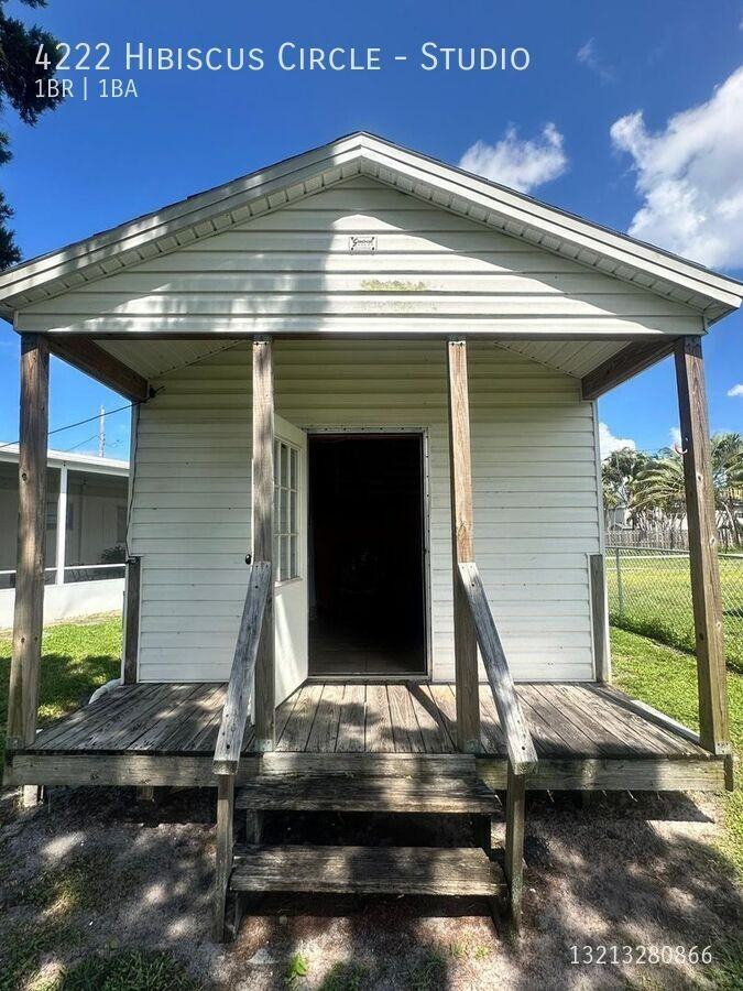 4222 Hibiscus Cir - Photo 2 of 14