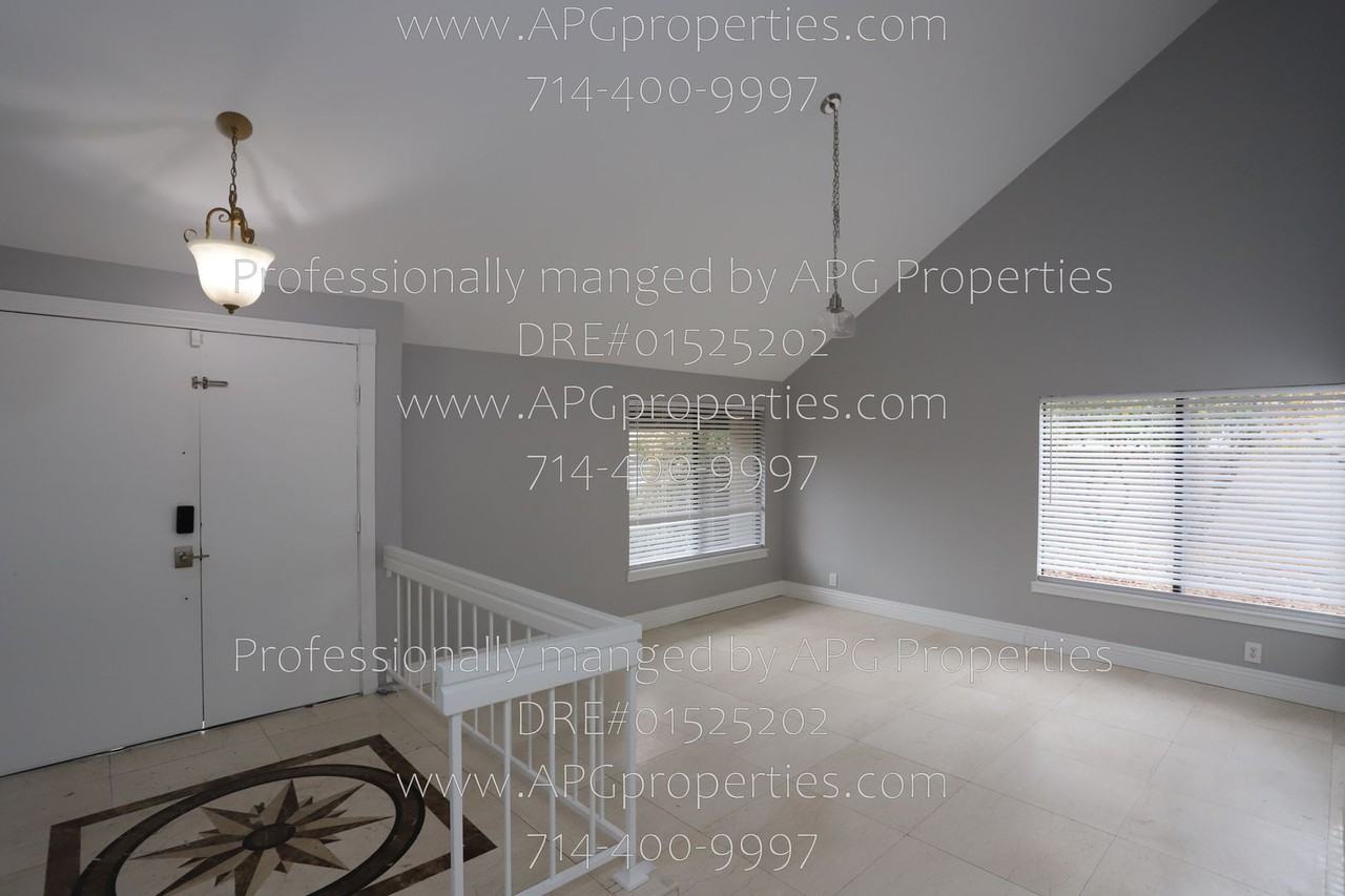 8228 Galaxy Cir - Photo 3 of 31