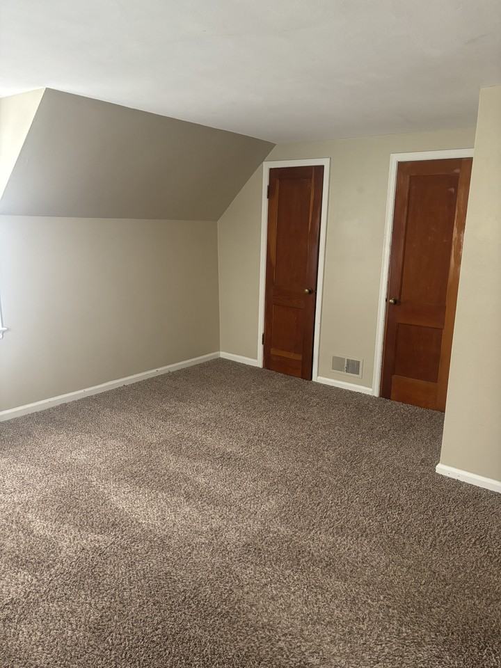 140 E Middle St #1-2 - Photo 2 of 7