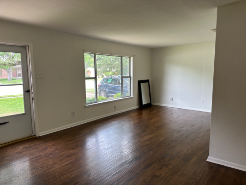 4312 Skillman St - Photo 2 of 8