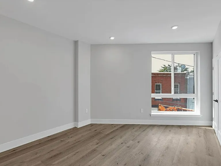 938 N 29th St #182C - Photo 3 of 9