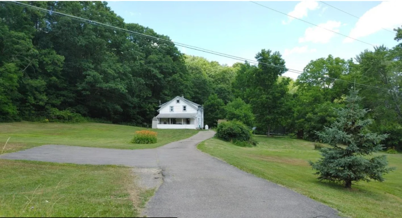 863 Nowlan Rd - Photo 2 of 17