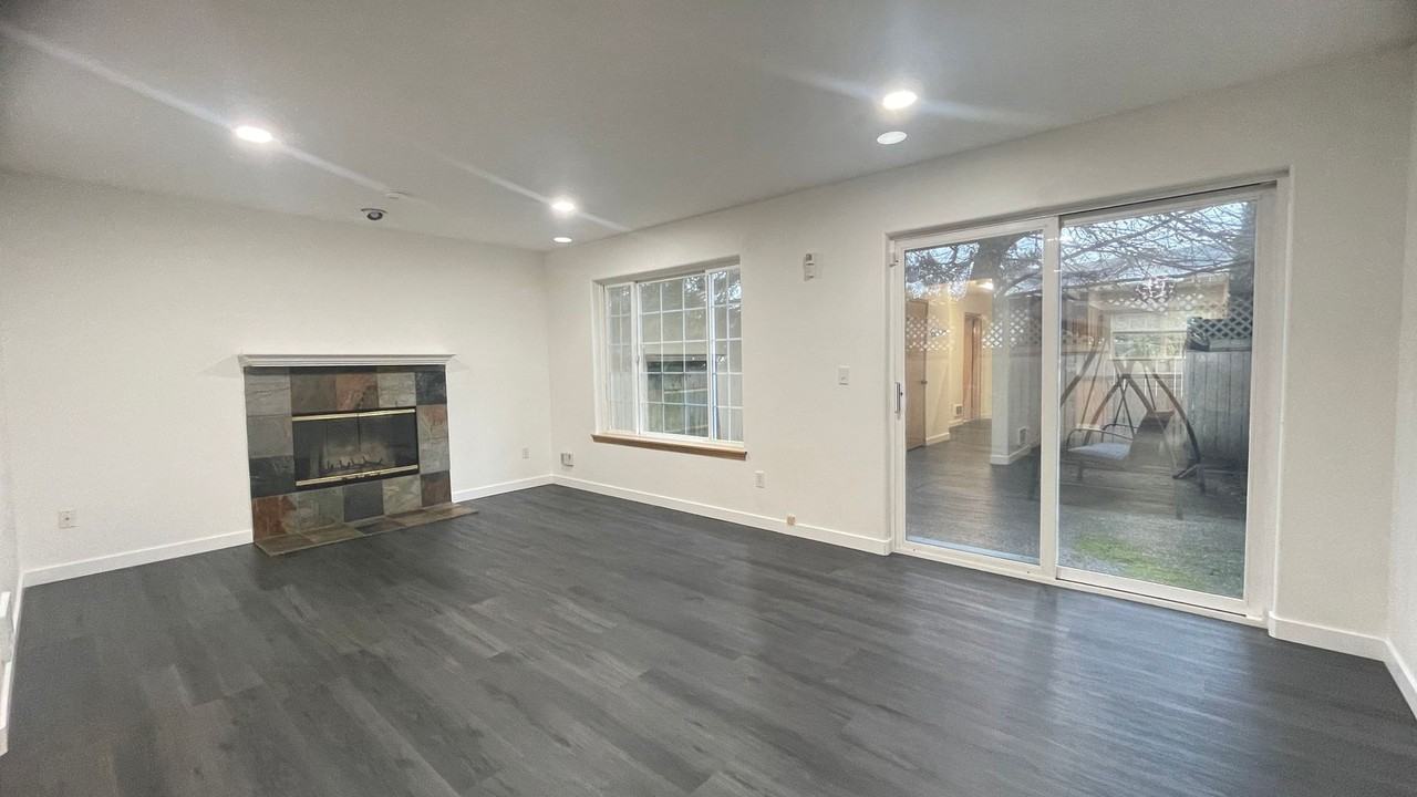 19324 22nd Ave Se #4 - Photo 6 of 32