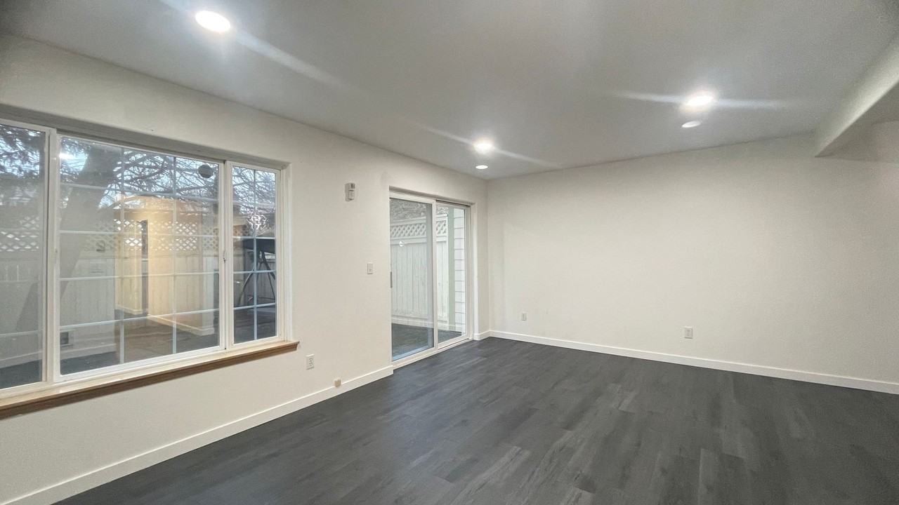 19324 22nd Ave Se #4 - Photo 7 of 32