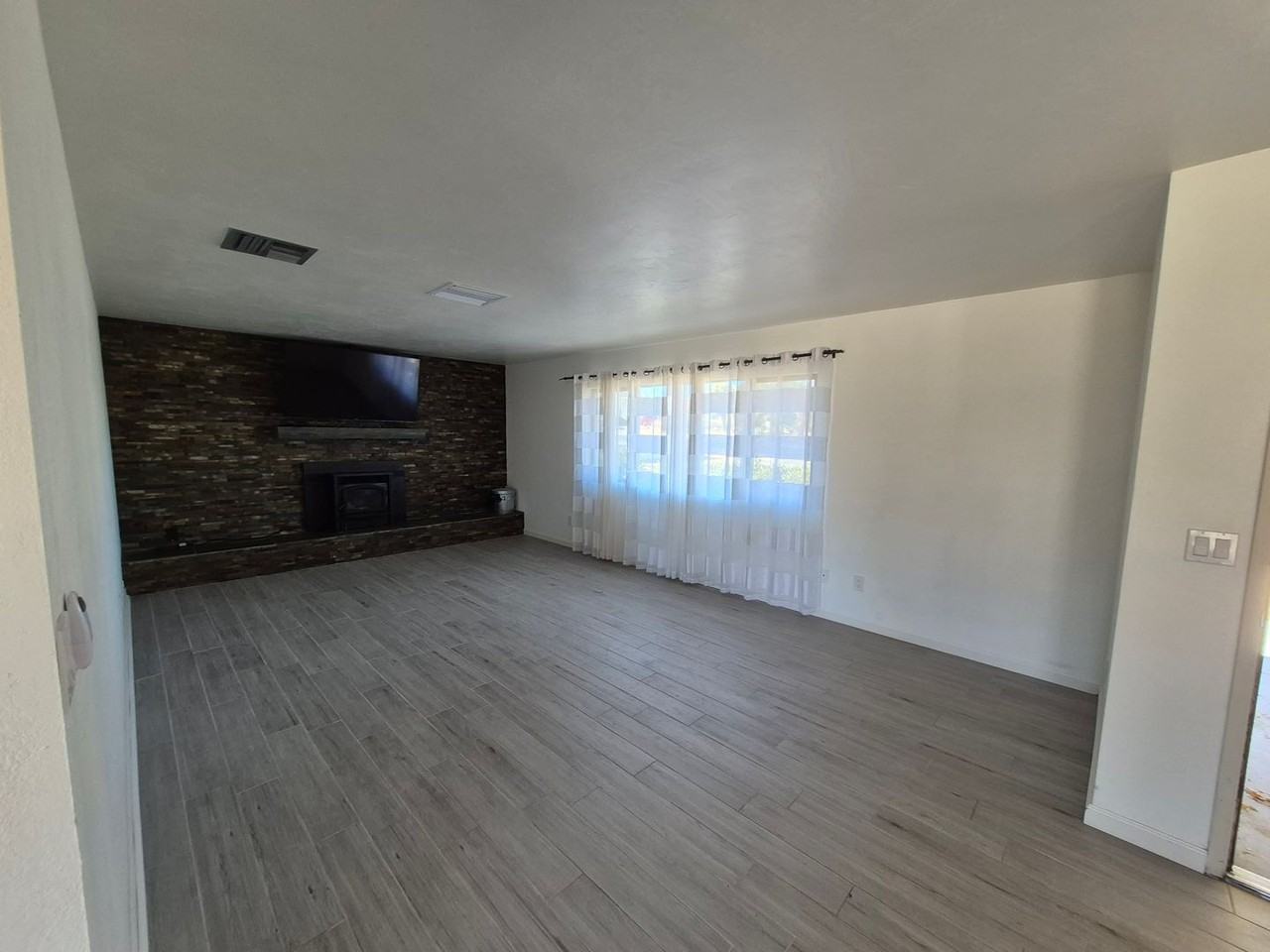 7653 Hanford Ave - Photo 2 of 18