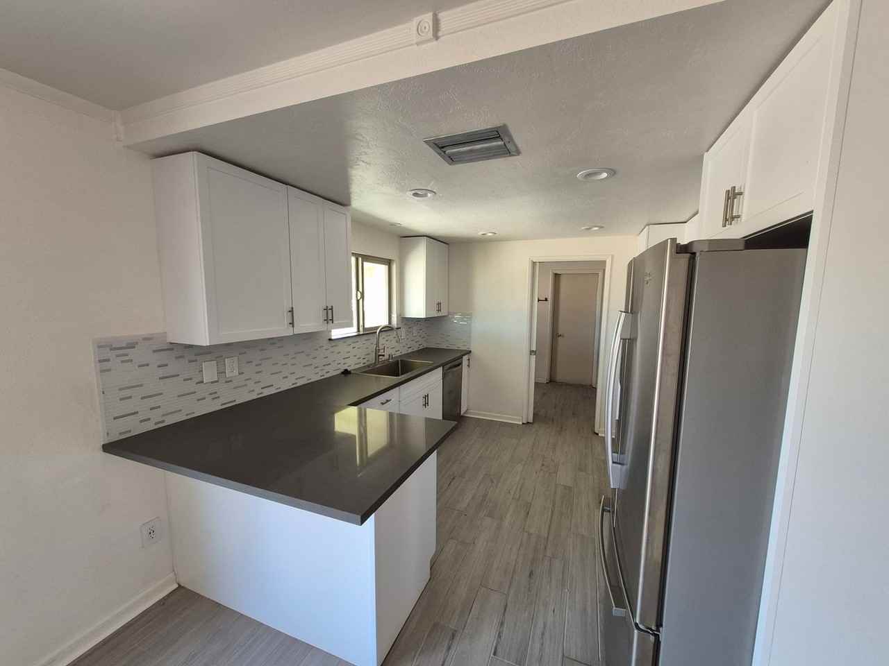 7653 Hanford Ave - Photo 4 of 18