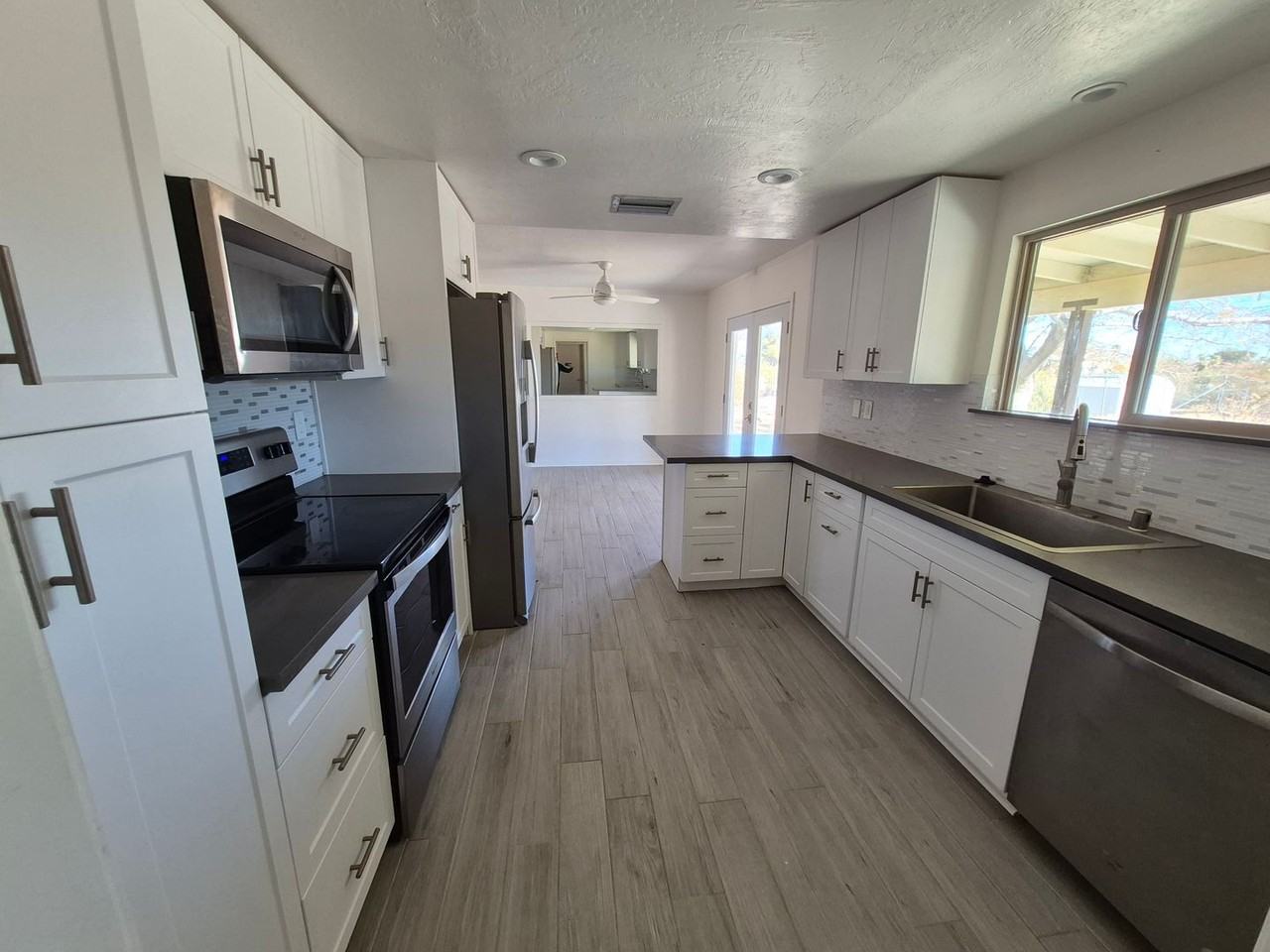 7653 Hanford Ave - Photo 5 of 18