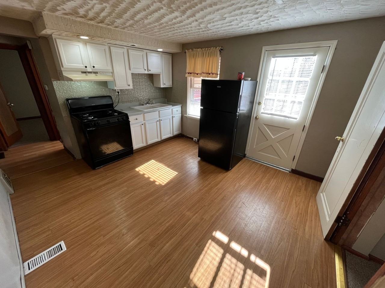 7150 Lillian Ave - Photo 2 of 17