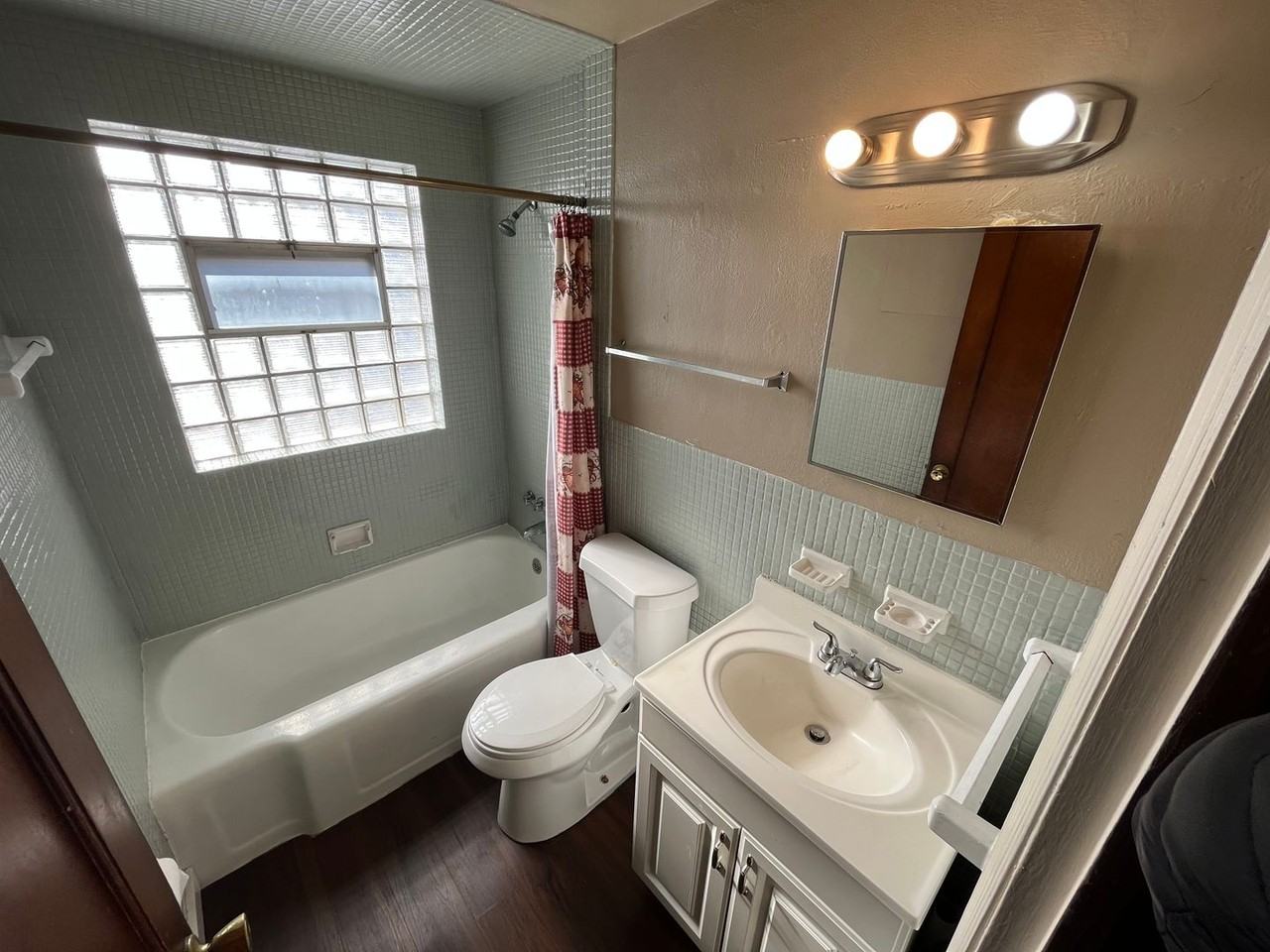 7150 Lillian Ave - Photo 3 of 17