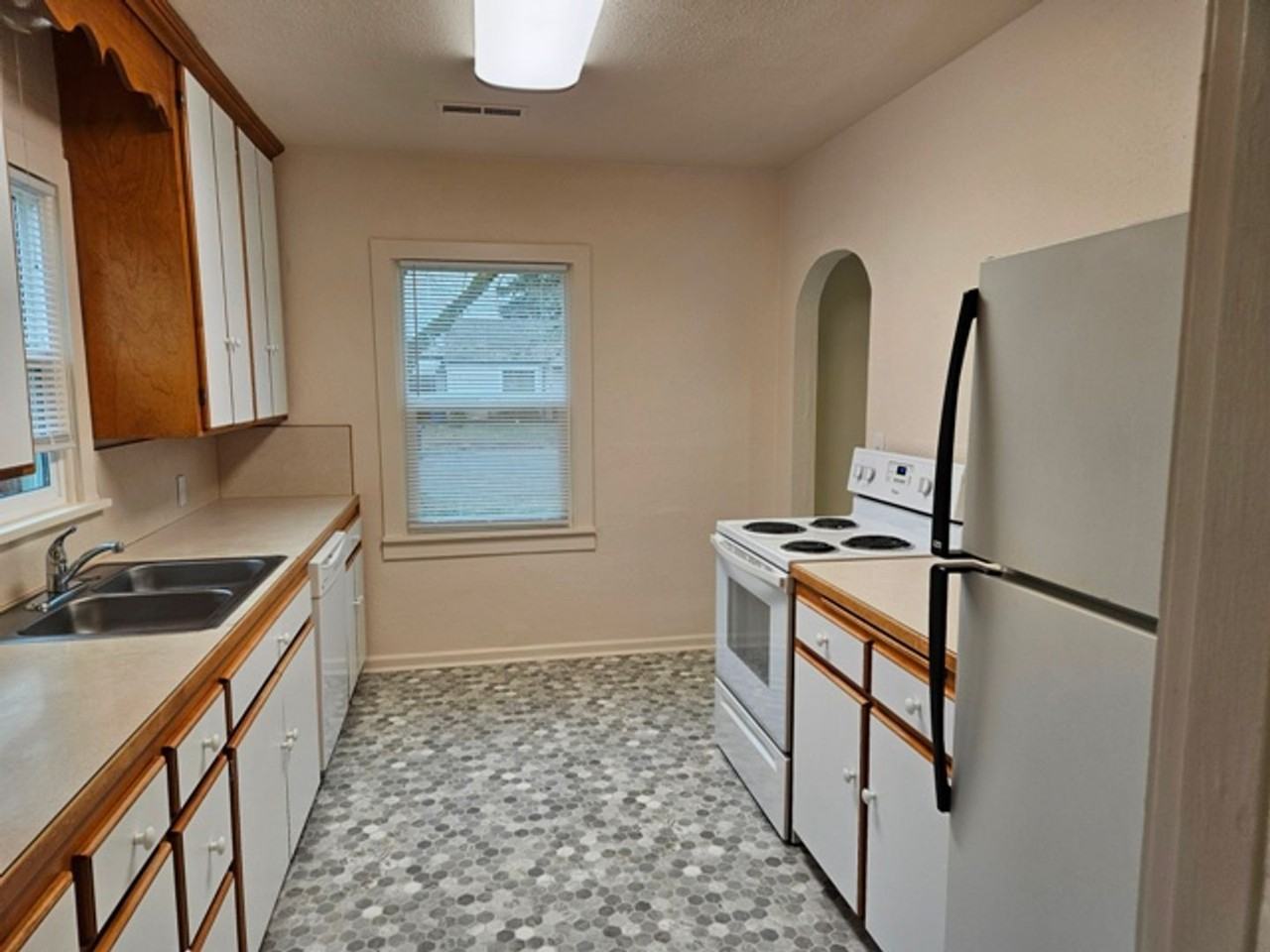 2085 Berry St Se - Photo 2 of 19