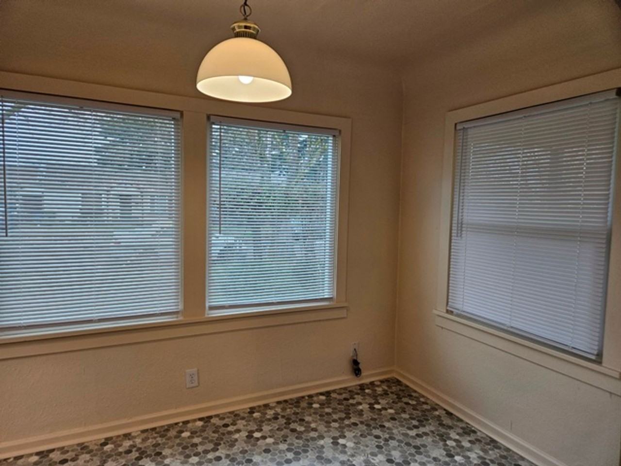 2085 Berry St Se - Photo 5 of 19