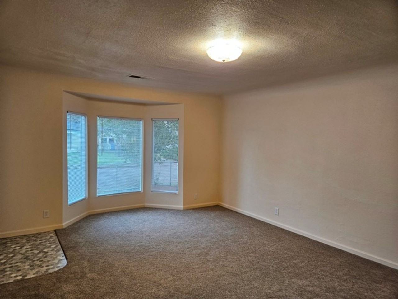 2085 Berry St Se - Photo 7 of 19