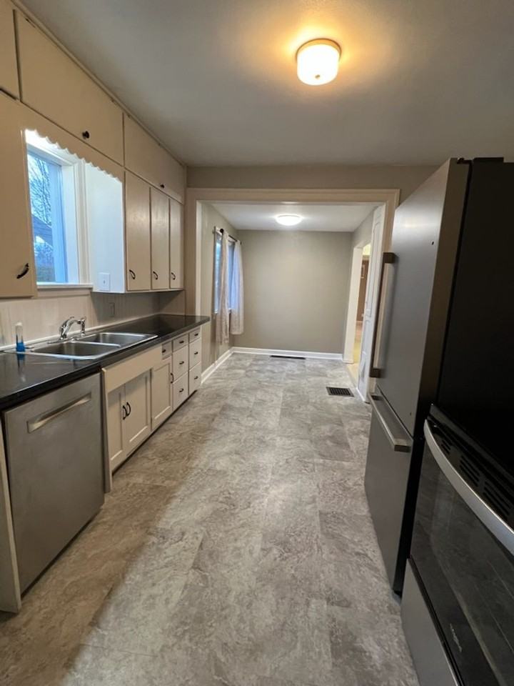 741 Saddlerock Dr - Photo 6 of 26