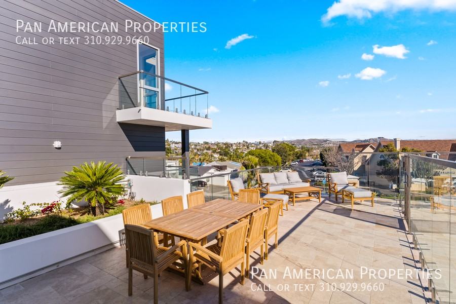 Dana Cove Luxury Living - Photo 2 of 22
