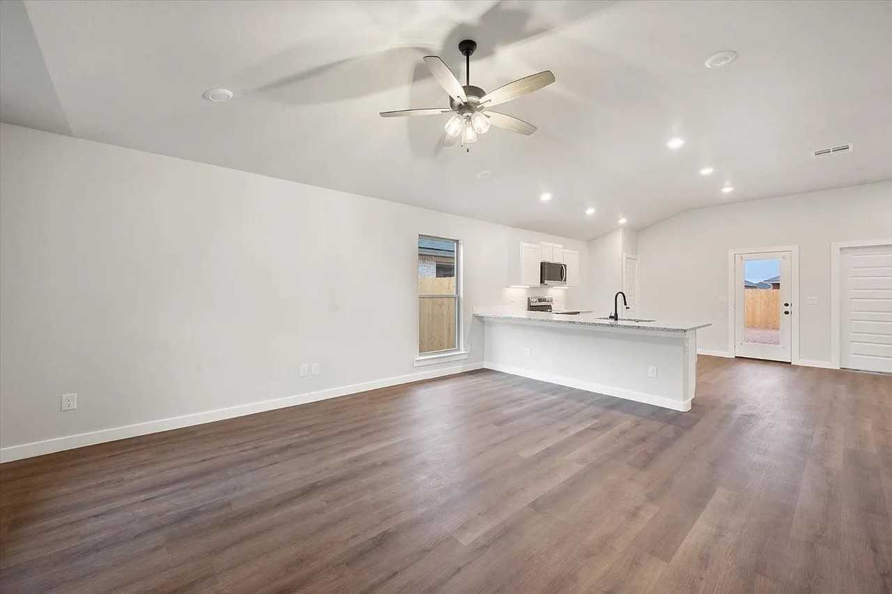 1708 145th St - Photo 3 of 19
