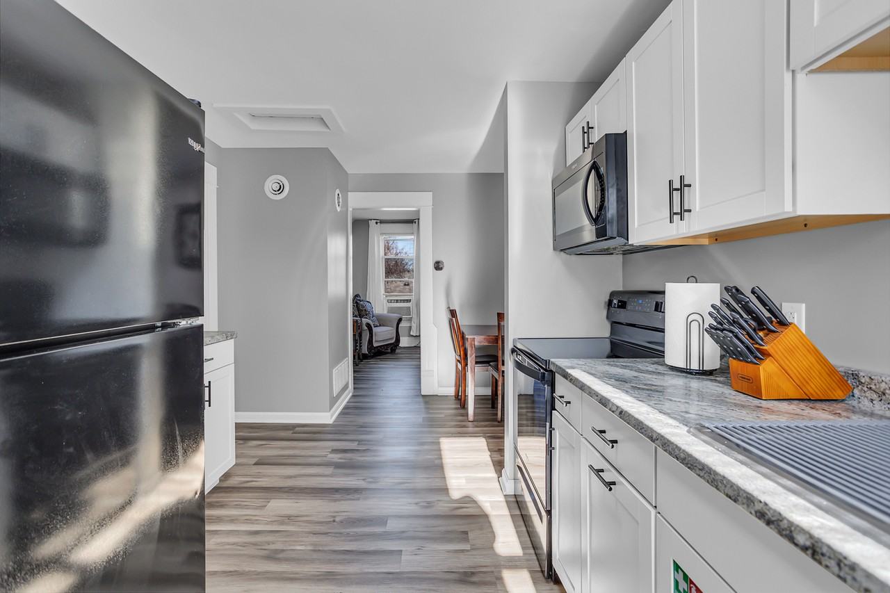811 S Main St #3 - Photo 6 of 14