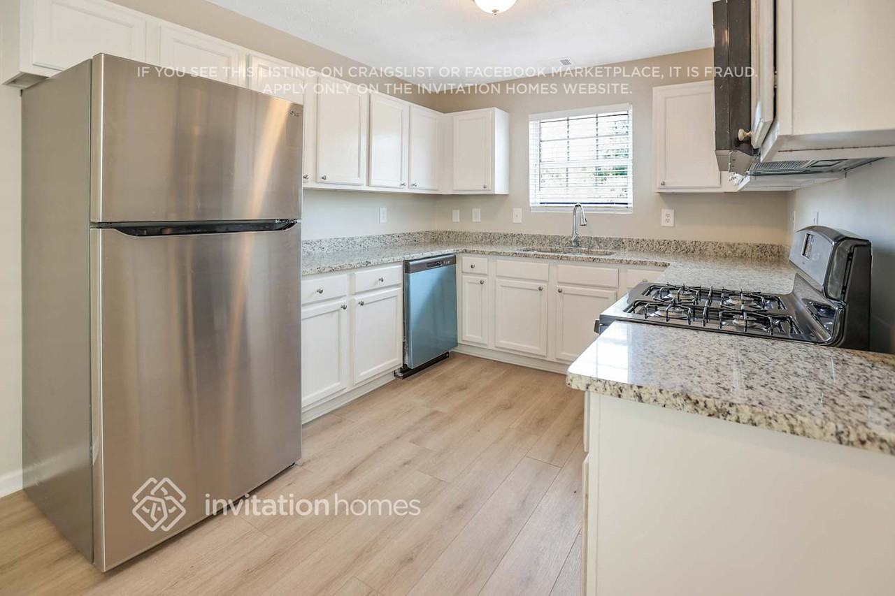 6175 Flagstaf Walk - Photo 5 of 21